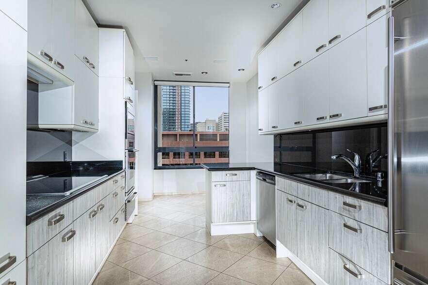 Building Photo - 700 Front St