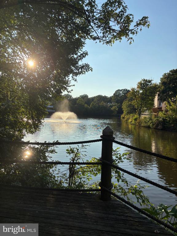 Building Photo - 7604 Lakeside Village Dr