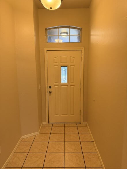 Building Photo - 426 W Pines Way