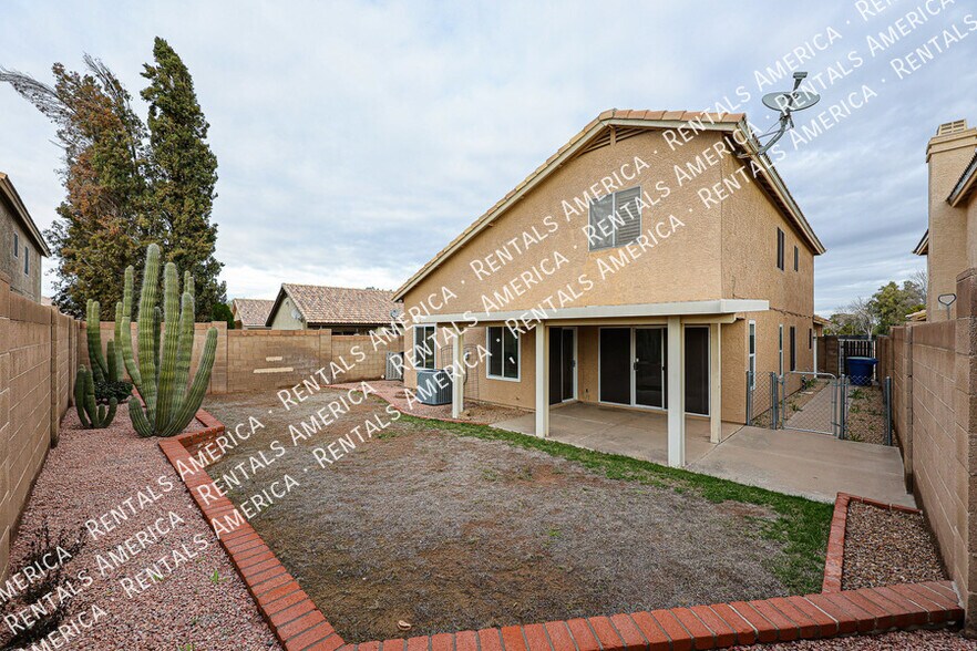 Building Photo - 2525 W Knox Rd