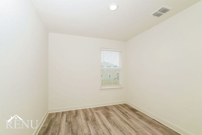 Building Photo - 2806 Praline Ferry