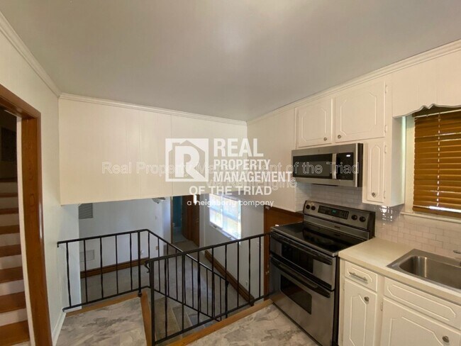 Building Photo - 926 Hilltop Blvd