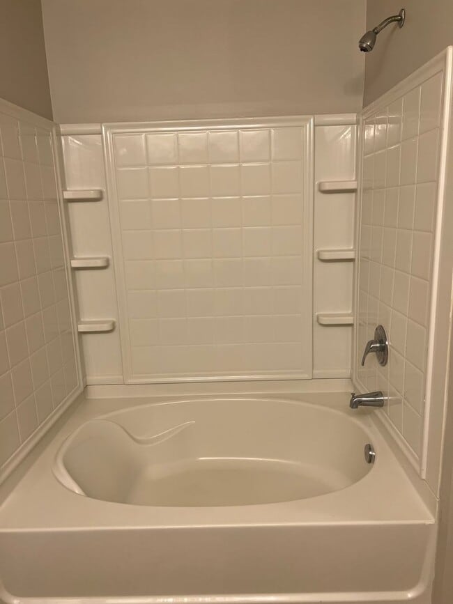 Building Photo - 3 bedroom, 2.5 bath home in Longs!