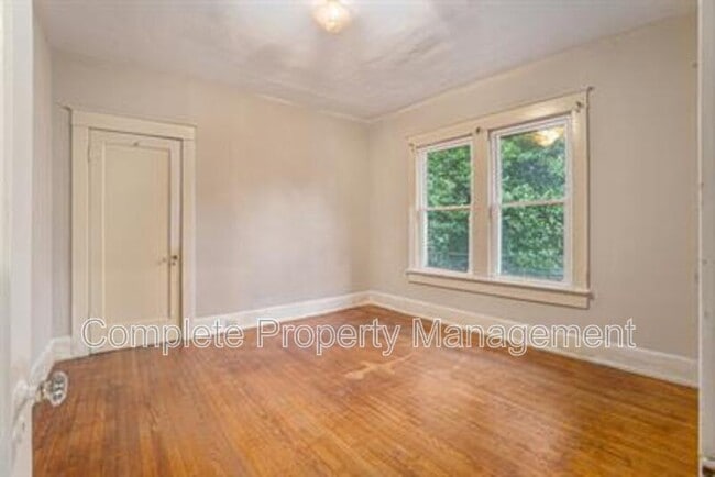 Building Photo - 728 41st St
