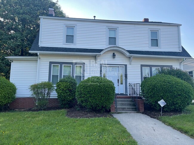 Building Photo - Unbelievable 4bd/2ba Home right next to NC...