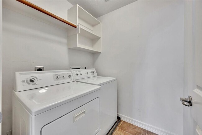 Building Photo - 12430 Timber Hollow