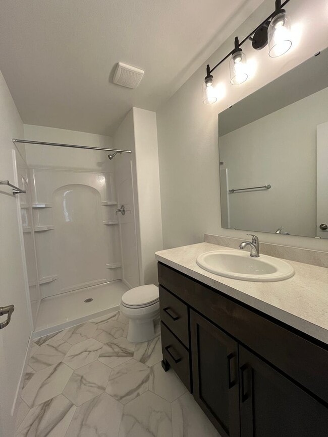 Building Photo - 3 Bed 3 Bath Townhome