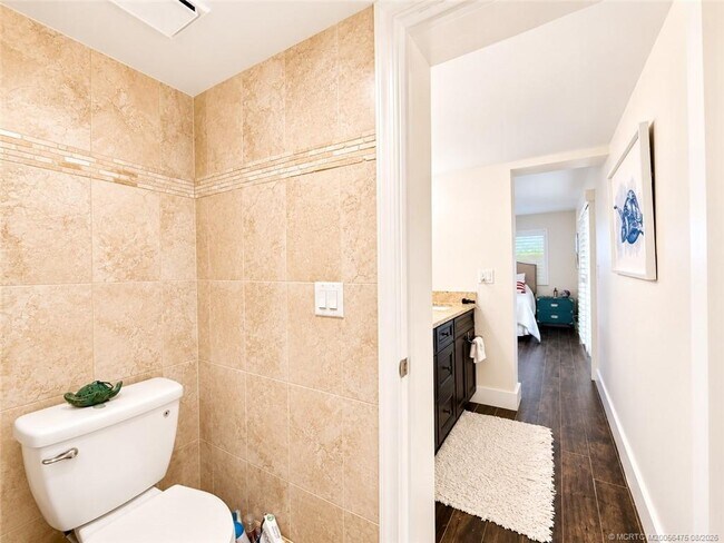 Building Photo - 10044 S Ocean Dr
