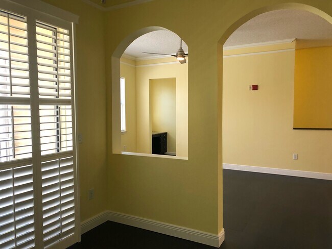 Building Photo - 12025 Villanova Dr