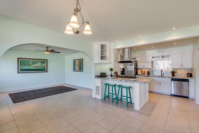 Building Photo - SFH 4-2