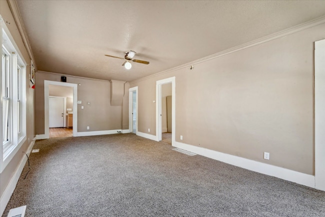 Building Photo - 537 Maumee Ave