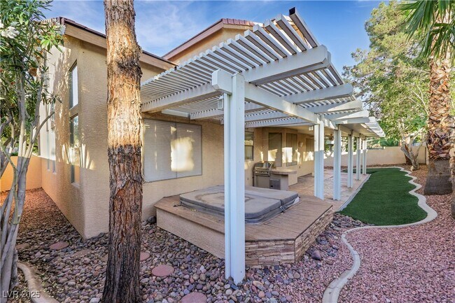 Building Photo - 249 Gentle Springs Dr