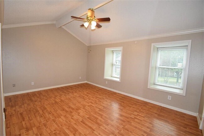 Building Photo - 9323 Westwood Village Dr