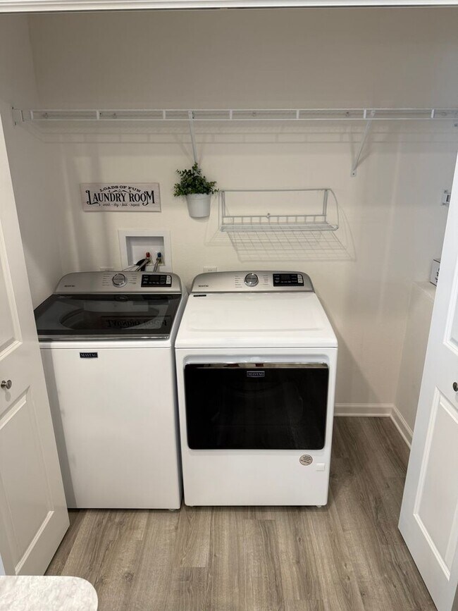 Building Photo - Fully Furnished, 3 Bed, 2 Bath, Turnkey ANNUAL Lease in the Village of Lake Denham