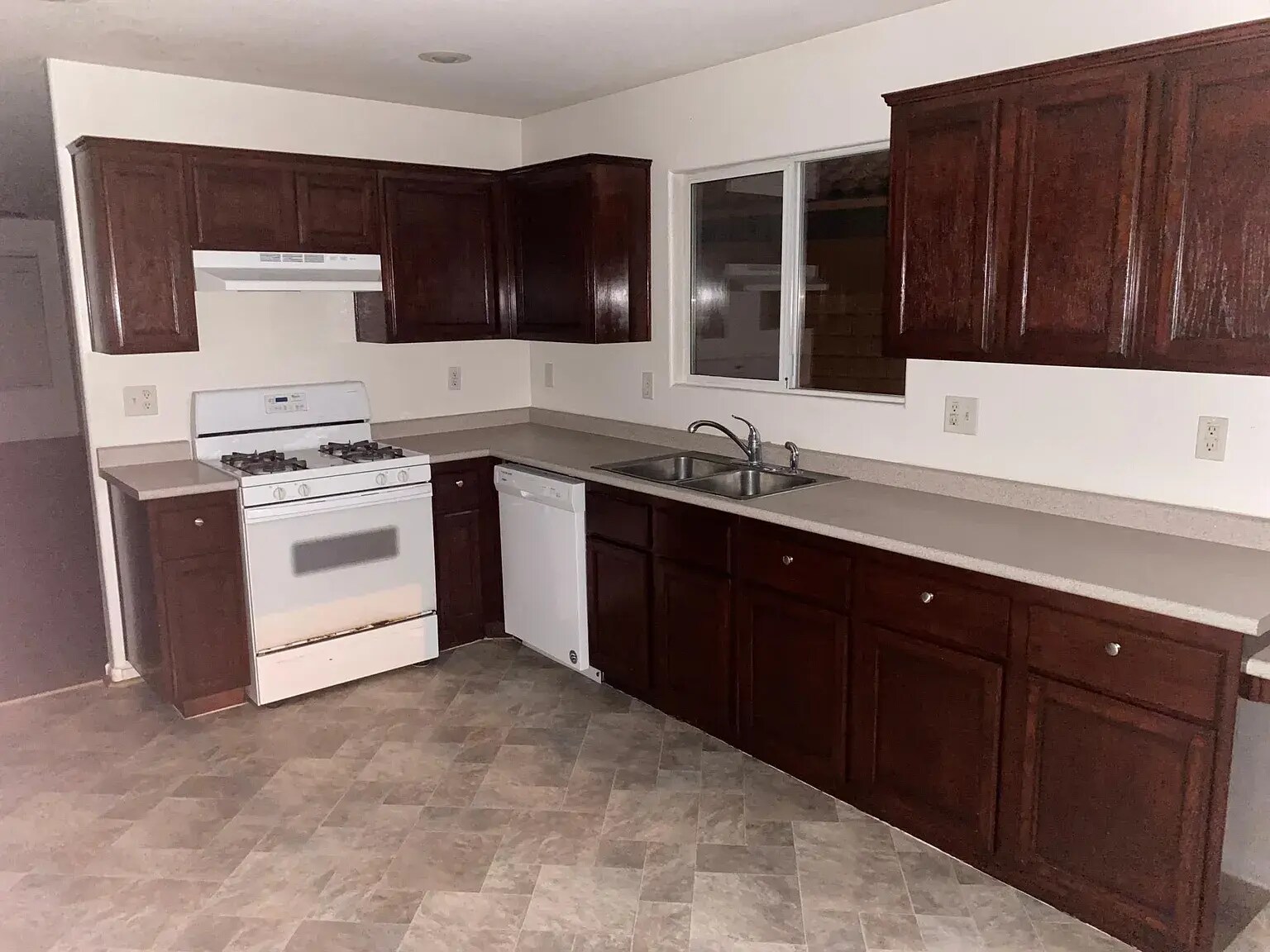 Building Photo - 833 Bernini St