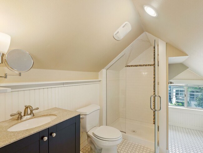 Building Photo - 2154 NW Everett St