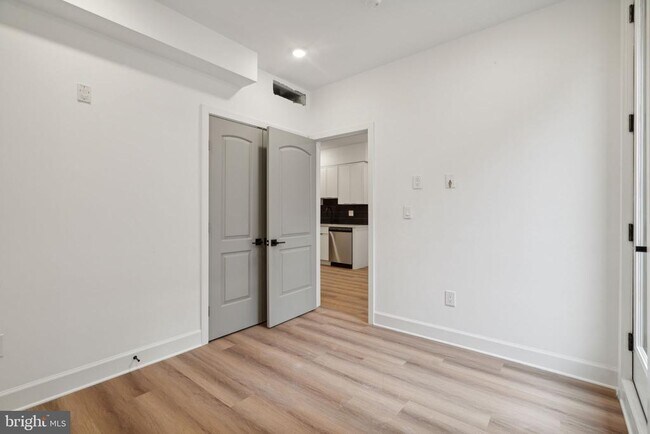 Building Photo - 2039 N Front St