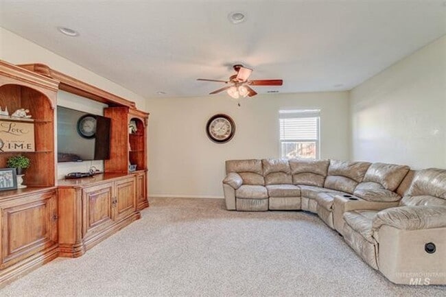 Building Photo - 5 Bedroom Home in South Boise _ Community ...