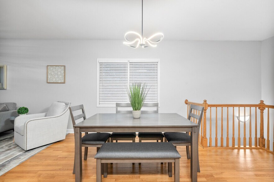 Building Photo - 1044 N California Ave