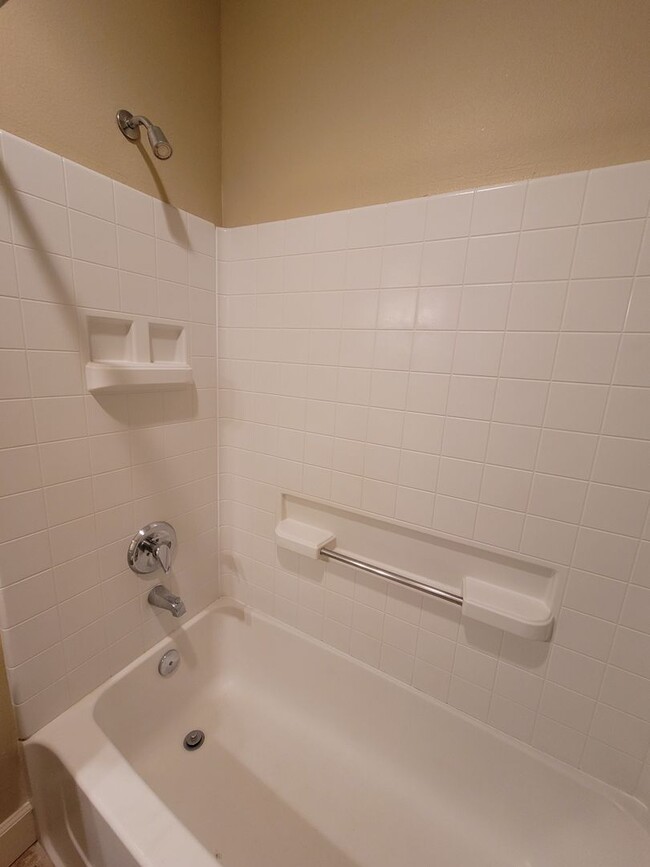 Building Photo - Contemporary Condo in Johns Landing