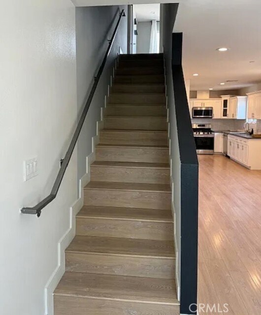 Building Photo - 427 Heliotrope Dr