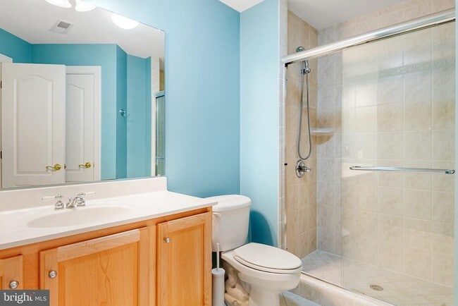 Building Photo - 2202 Sarah Woods Ct