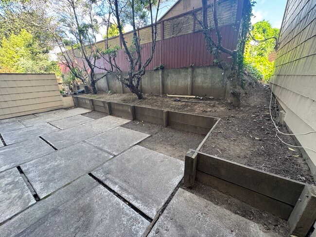 Building Photo - 1056 Grand-102