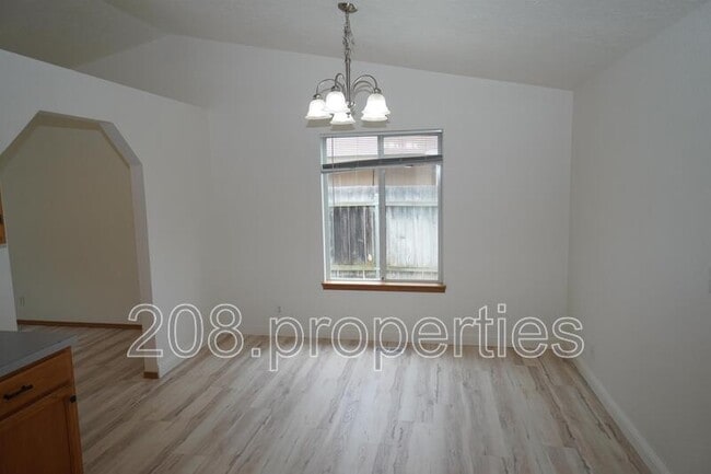 Building Photo - 3425 W Glenn St