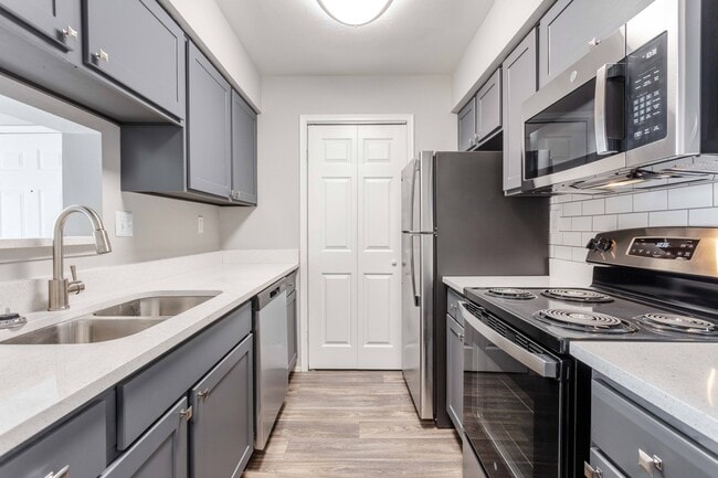 Building Photo - Timber Hollow