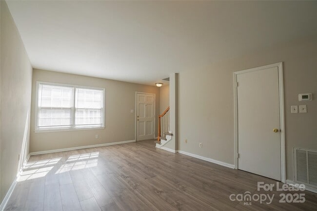 Building Photo - 4624 Old Lantern Way