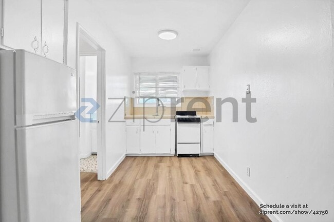 Building Photo - 132 W 18th St
