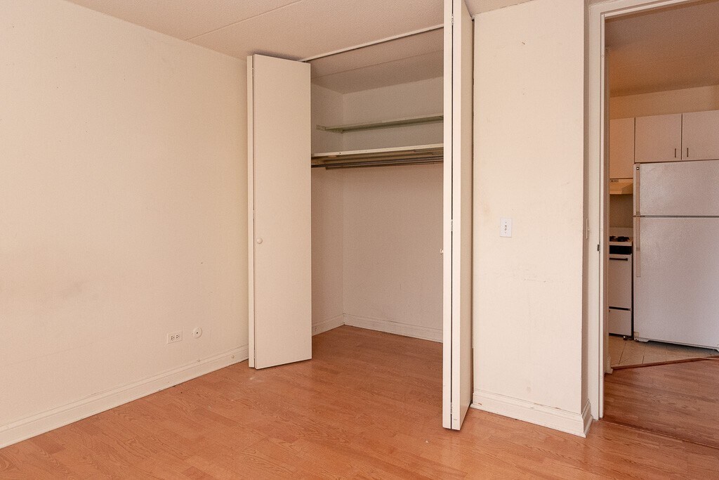 Building Photo - 629 W Wellington Ave