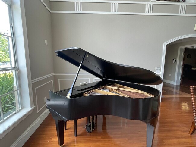 Building Photo - 156 SW Peacock Blvd