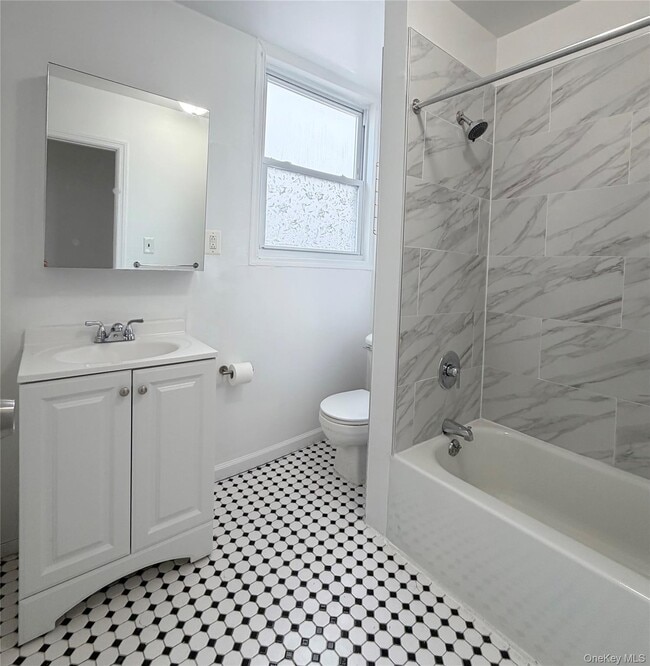 Building Photo - 12 Victoria Ln