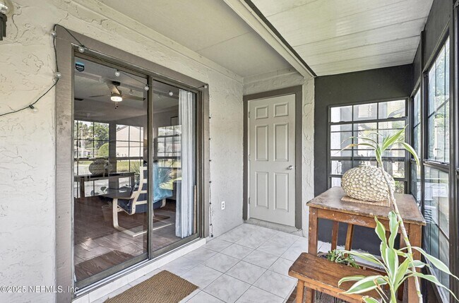 Building Photo - 8300 Plaza Gate Ln
