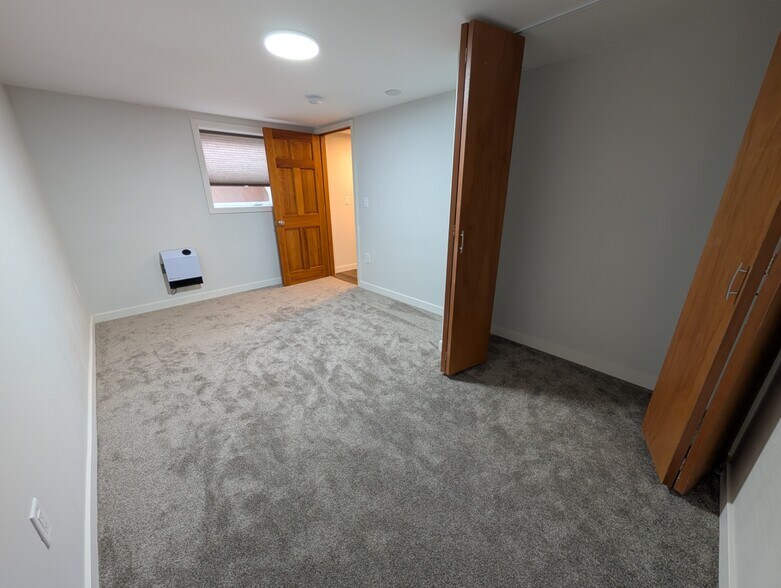 Building Photo - 5936 34th Ave SW