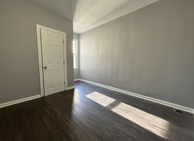 Building Photo - 210 Horton St