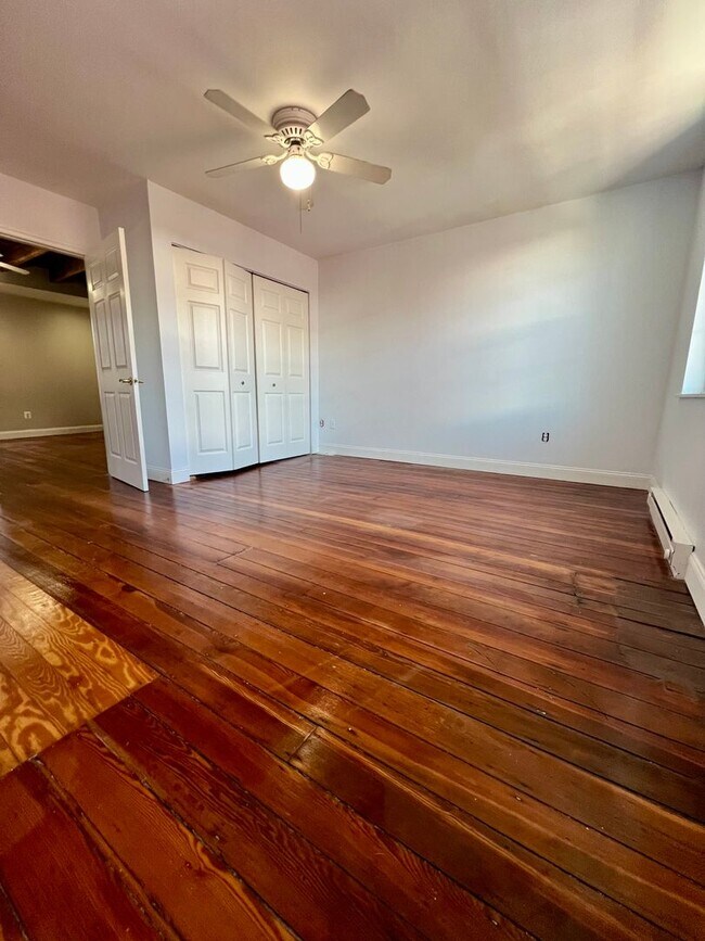 Building Photo - 713 S 2nd St