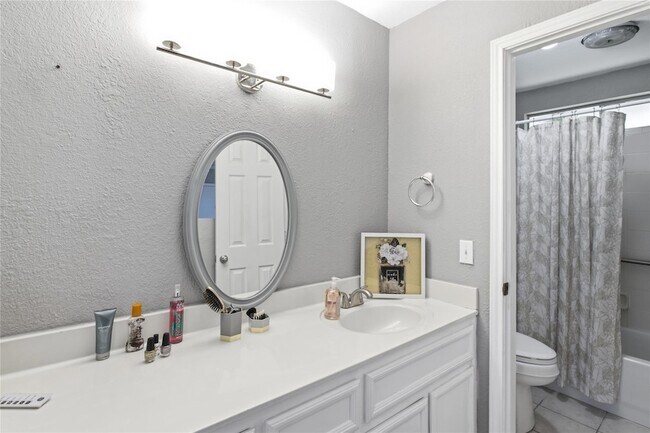 Building Photo - 2410 Buttercup Cir