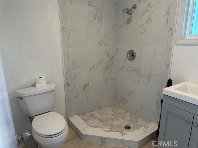 Building Photo - 3025 E Hillcrest Ave