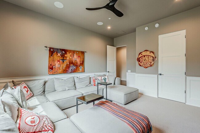 Building Photo - Luxury Home ready for January Move-in