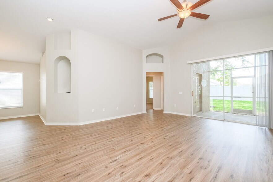 Building Photo - 9339 Hidden Water Cir
