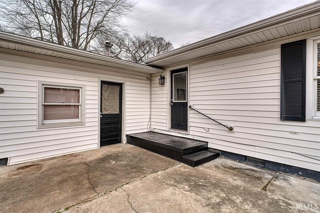 Building Photo - 2312 Frisse Ave