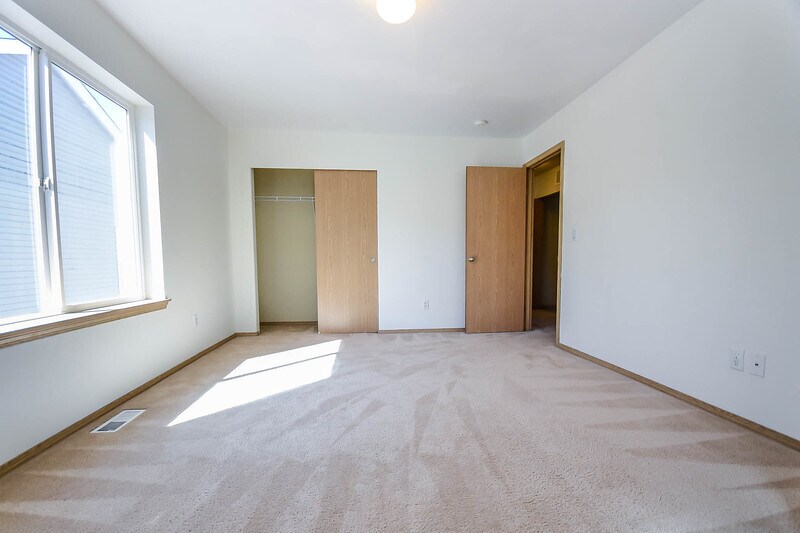 Building Photo - 1349 Burnside Pl