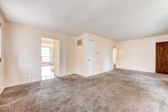 Building Photo - 2200 N St Luke Ave