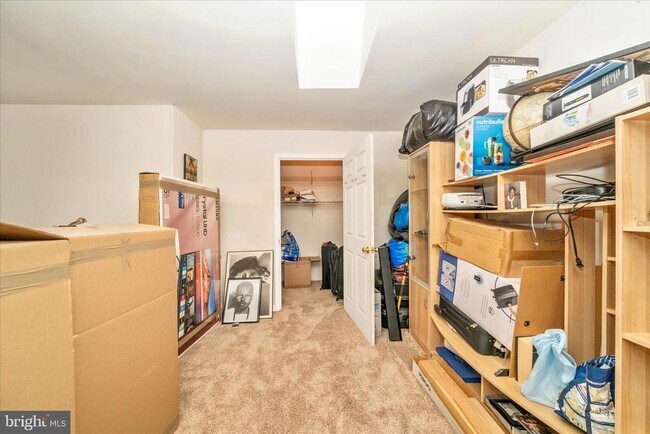 Building Photo - 6520 Lake Park Dr