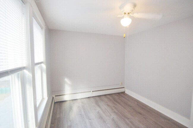 Building Photo - 38 Cascade St