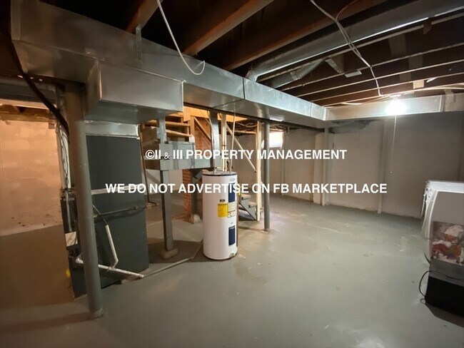 Building Photo - 512 W 86th St
