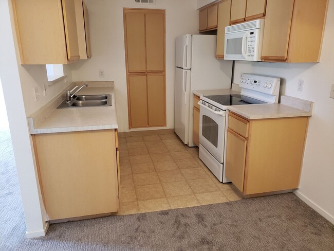 Building Photo - Silver Creek Condo- 2 Bedroom 2 Bath