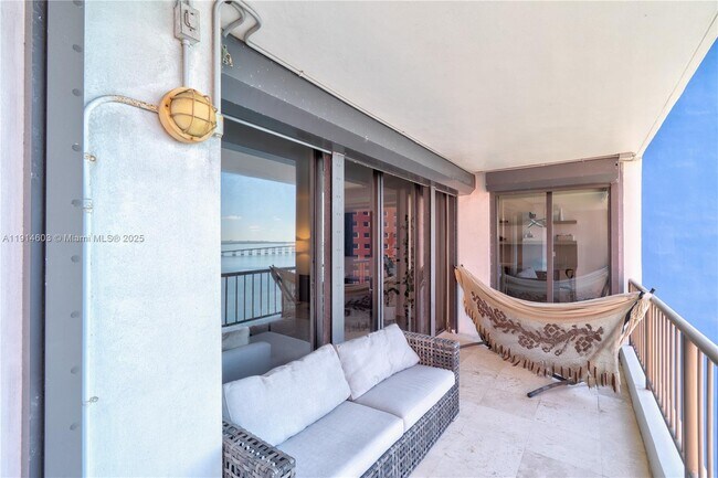 Building Photo - 1581 Brickell Ave